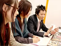 デザイナーを交えての打合せ風景。企画力・提案力にも自信あり