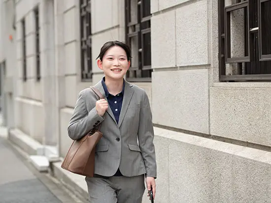座り仕事と立ち仕事が半々で、体への負担も少なめ◎