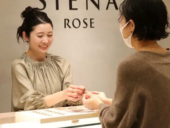 発注やお店づくりから携われる！