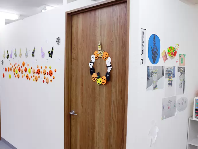 季節のイベントに合わせて子ども達と飾りつけた教室はにぎやかな雰囲気です！