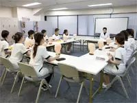 美容の基礎から実践技術まで丁寧な研修で身につけていきます。
