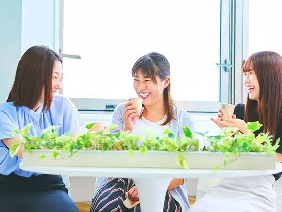 雑談も弾む仲の良さ！居心地バツグンの環境です♪