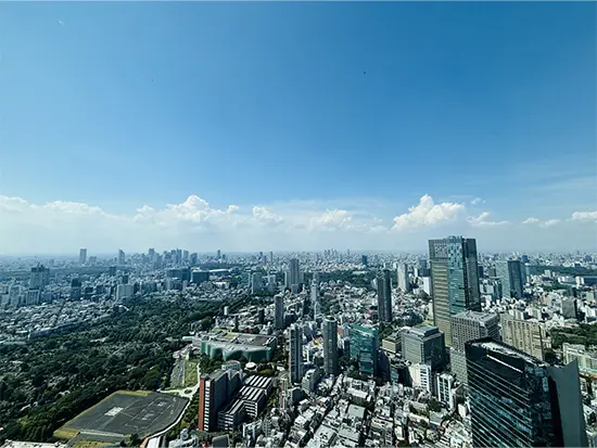 勤務地は絶景の六本木ヒルズ高層階！