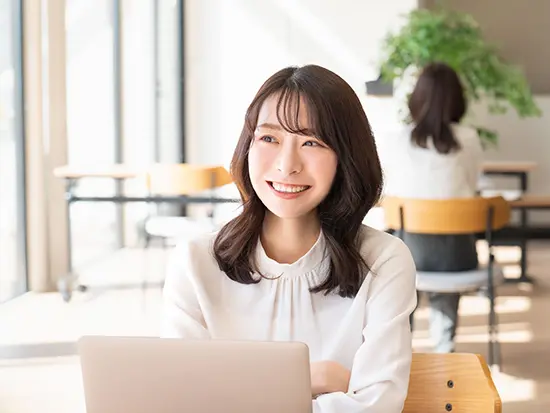 未経験でも安心！会話が飛び交う明るい職場です