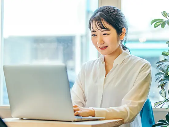 髪色・服装・ネイル自由★お洒落を楽しみながら働く♪