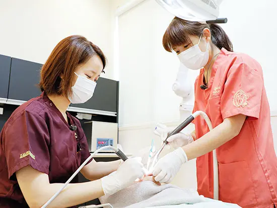 受付は医院の“コンシェルジュ”です