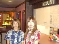 当社の運営するホテルのフロントはいつでも笑顔でいっぱいです！