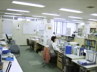 全体が見渡せるオフィスで、落ち着いて働くことができます。