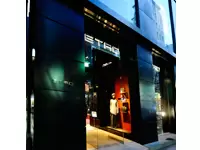 レディースコレクションのみならずメンズコレクションも扱う国内最大規模の路面店：エトロ銀座本店