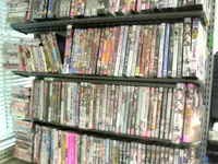 スタッフの個性溢れる作品が並べられています