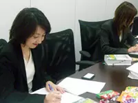 お菓子をつまみリラックスして勉強中…。難しいけど頑張ってます