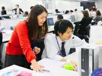 [オペレータスタッフ]経験がなくても、先輩社員が丁寧に教えます。