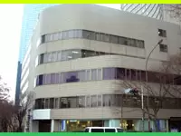西新宿にあるオフィスはキレイで働きやすい環境です。