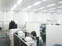 オフィス内はパーテーションで区切られ、仕事に集中できます。