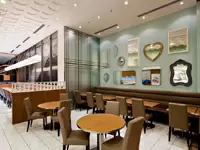 『アリスカフェ』　有楽町店