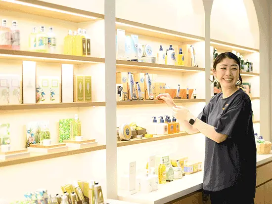 20代～40代の女性が多数活躍中！厳選の植物素材を使用した製品の魅力を、お客様に伝えていきましょう。