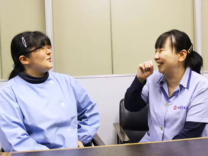 スタッフ同士のコミュニケーションも盛ん。みんなで、新人さんを受け入れる体制を作っています。