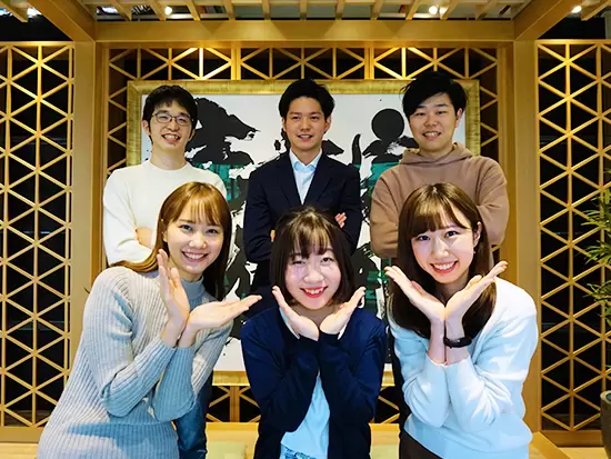 部署や年齢に関係なく、社員同士の距離が近い当社。普段ランチに一緒に行くことも多いんです◎