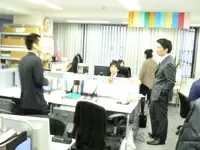 大きなプロジェクトを決めた社員に全員が拍手する光景も見られる