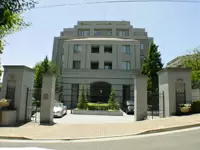 麻布や青山の高級マンションを中心に扱っています。