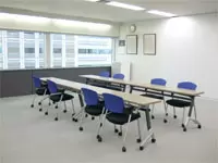 大きな窓があるミーティングルームには開放感があります。