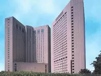 当社のオフィスが入っている新宿のビル。交通の便がとても良い場所です。