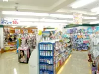 中には美容フロアが独立している店舗もあり、ドラッグストアで働いているという気がしません。