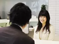 一人ひとりのお客様に心をこめて…。一瞬一瞬を大切に。それが3人1組のホンダ流接客なのです。