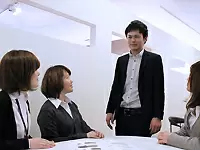 家具をよりキレイに見せるのもスタッフの役割。様々な家具に触れられるので、インテリア好きにはピッタリ！