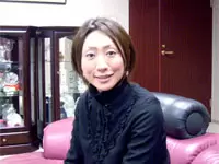 採用担当の石田です。女性ならではの気遣いを活かして明るい職場創りを心掛けてください。