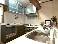 ショールーム内の様子。お客様がより具体的に設計のオーダーが出来るように展示しています。