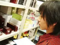 国内・海外の有名化粧品を扱うため、幅広い知識がつきますよ！