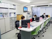 同フロアにある賃貸事業のスペース。グリーンとホワイトを基調としたクリーンなオフィスです。