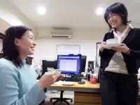 休憩時間の一コマ。リラックスできる時間もしっかり設けています