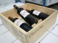 あらゆるお酒を扱う当社。中には珍しいワインもあります！