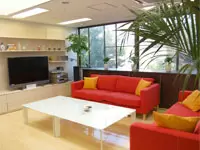 広々としたミーティングスペースを用意しています。