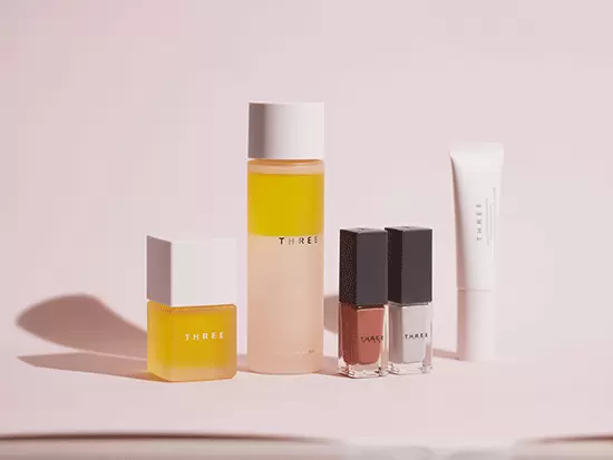 「THREE」は心・からだ・肌を一体と考え、美しさの本能に届く実感をもたらします。