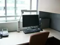 一人ひとりに与えられるデスクは、快適さを追求したとても働きやすい空間です