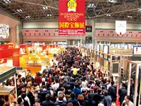 現在の年間38本から100本開催を目指しています。