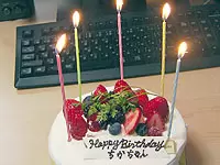 メンバーの誕生日会は欠かせません！少人数の会社なので家族みたいなアットホームさも魅力の1つですね。