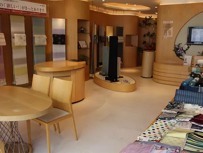 店舗の風景。洗練された非日常的空間です。