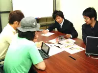 ミーティング風景。ん～もっとこうした方がいいんじゃない？