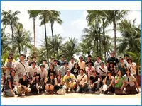 2008年度の社員旅行は、関連会社の皆さんも一緒にグアムへ☆泳いだり飲んだり、楽しかったー♪
