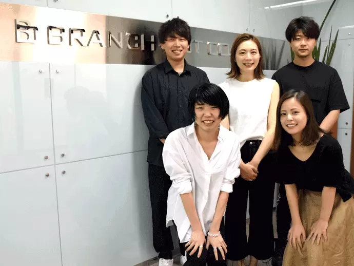 社員同士、年次や年齢関係なく距離が近いのが魅力。
