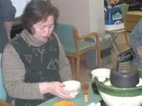 お抹茶を煎れたり、手打ちそばを作って食べたり、日本の文化的な行事はやはり喜ばれますね。