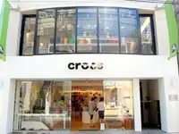 白を貴重とした店舗は高級感のあるデザインに仕上がっています。（写真：自由ヶ丘店）