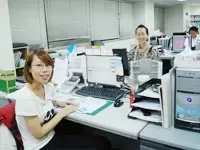 若く明るいメンバーが多く、笑顔の多い職場です！