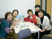 みんなで協力してプロジェクトを進めています。
