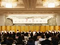 月例会議の予定。全国から集まる社員の交通手配も当社が担当しています。