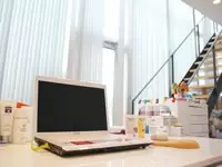 ここがあなたの職場。BGMをかけたり、時にはお茶を淹れて、リラックスして仕事して下さい。